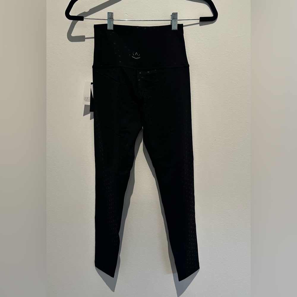 NWT Beyond Yoga Black Heart Pattern Leggings